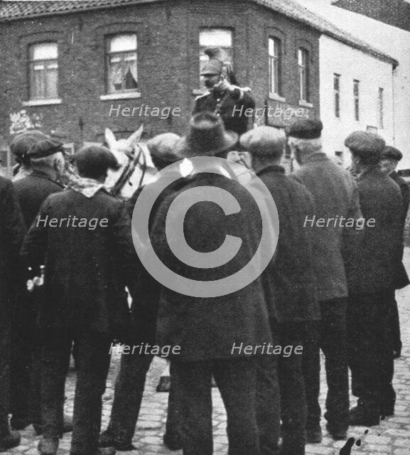 ''L'aide Francaise a la Belgique; D'autres s'empressent de renseigner nos officers', 1914. Creator: Unknown.