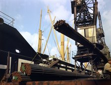 Dockers loading steel bars onto the 'Manchester Renown', Manchester, 1964.  Artist: Michael Walters