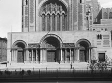 St. Bartholomew's Church, New York City, between 1896 and 1942. Creator: Arnold Genthe.