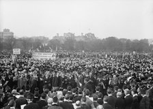 Liberty Loan Crowds, 1917. Creator: Harris & Ewing.
