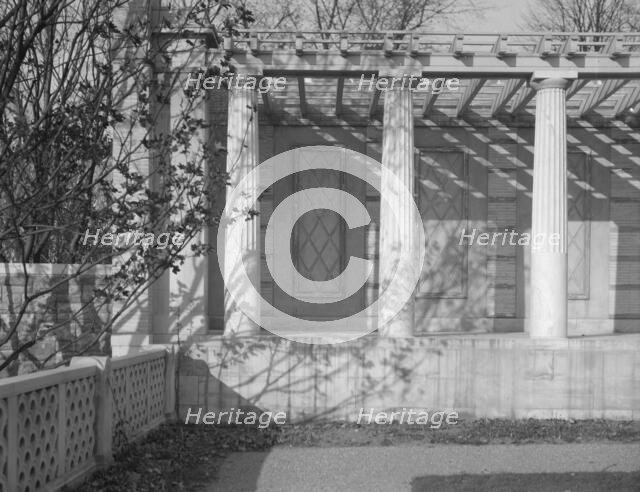 Untermeyer [i.e. Untermyer] garden, 1917 Creator: Arnold Genthe.