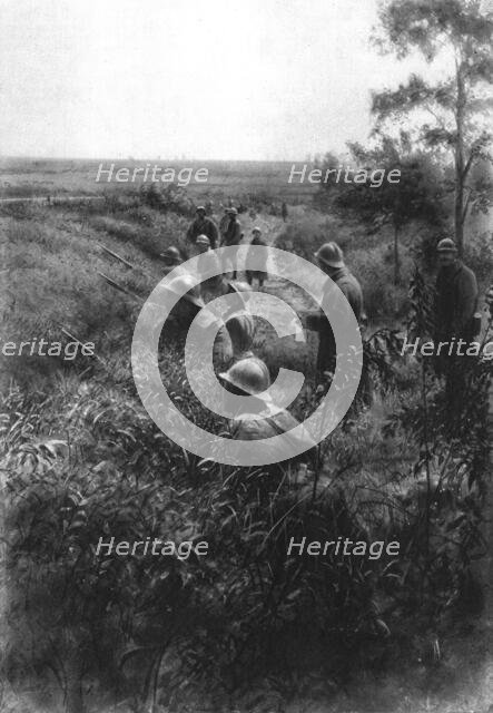 'Dans la Bataille; Ligne de resistance formee dans un chemin creux, au Nord de la foret...', 1918. Creator: Unknown.