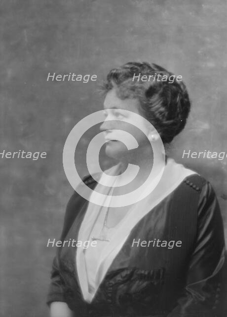 Hopkins, G.B., Mrs., portrait photograph, 1916 Apr. 14. Creator: Arnold Genthe.