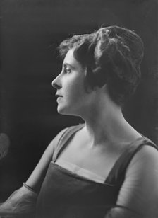 Miss Clara S. Berenger, portrait photograph, 1918 Nov. 17. Creator: Arnold Genthe.