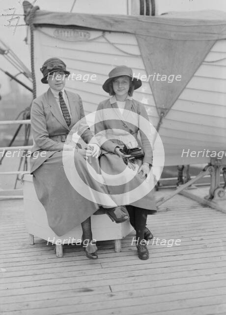 Graziella & Marta Peuser, 1916. Creator: Bain News Service.