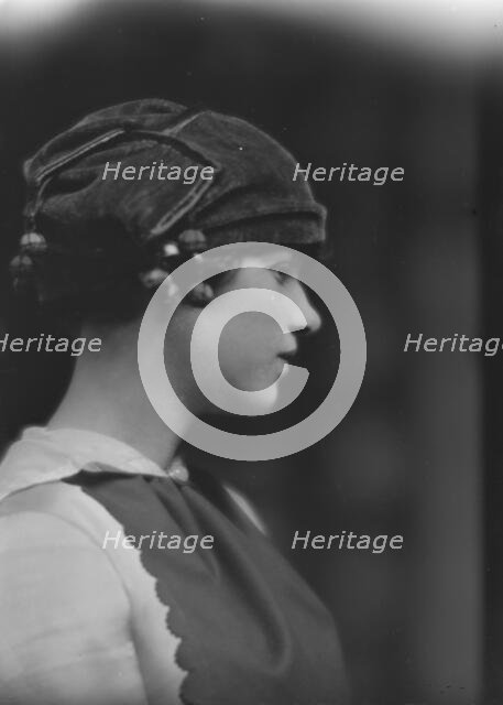 Sargent, Margaret, Miss, portrait photograph, 1916 Jan. 28. Creator: Arnold Genthe.