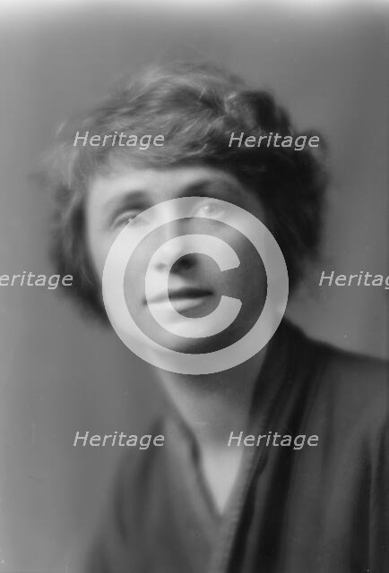 Jones, Margery, Miss, portrait photograph, 1914 Aug. 25. Creator: Arnold Genthe.