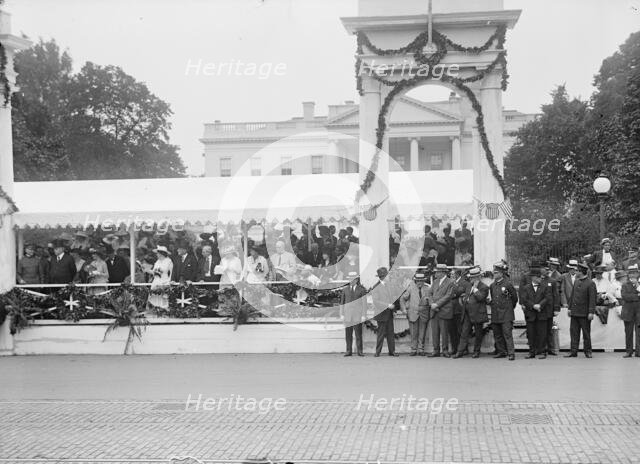 Confederate Reunion - Parade; Reviewing Stand, 1917. Creator: Harris & Ewing.