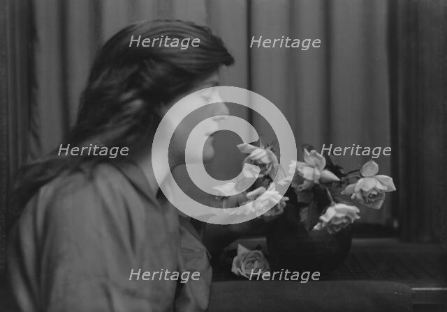 Murdock, Ann, Miss, portrait photograph, 1914 May 8. Creator: Arnold Genthe.