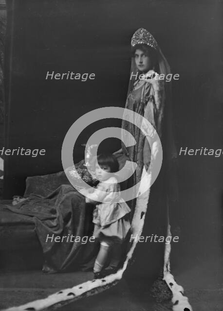 Mme. Votichenko and baby, portrait photograph, 1918 Nov. 23. Creator: Arnold Genthe.