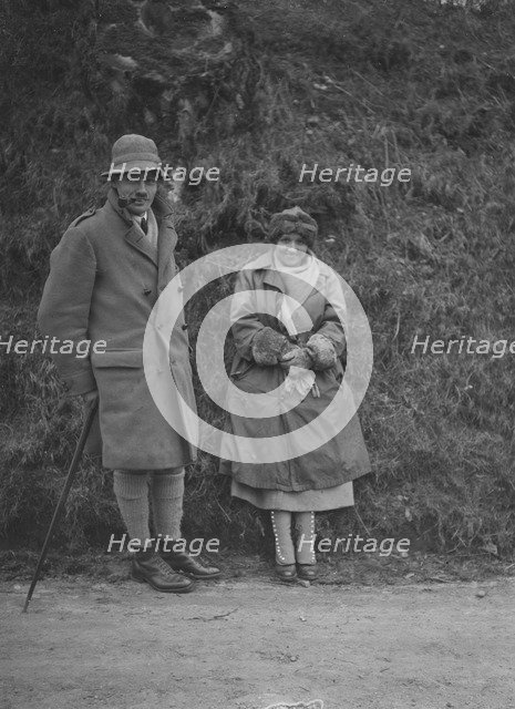 Man and woman in 1920s dress. Artist: Bill Brunell.