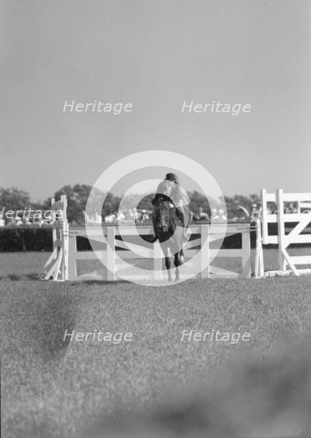 Horse show or show jumping event, between 1911 and 1942. Creator: Arnold Genthe.