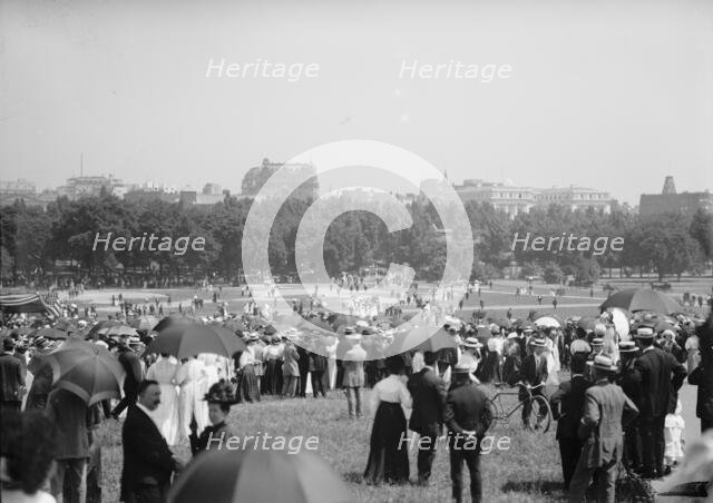 Confederate Reunion - Registration Day. Crowds At Monument Grounds, 1917. Creator: Harris & Ewing.