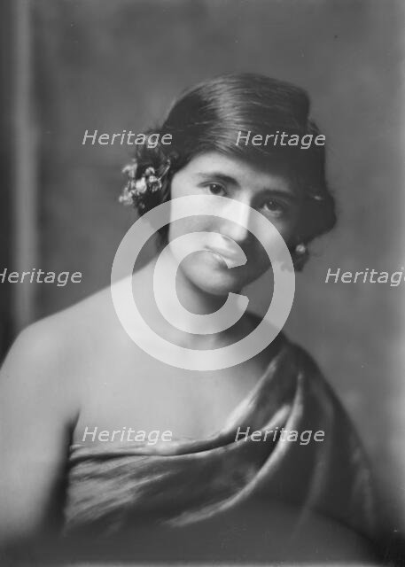 Miss Charlotte Lettaux, portrait photograph, 1919 Sept. 30. Creator: Arnold Genthe.