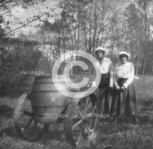 ''Les Romanof a Tsarskoie-Selo; Les grandes-duchesses Tatiana et Anastasie poussant..., 1917. Creator: Unknown.