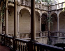 Cloister of the Lloctinent Palace, partial view of the interior.
