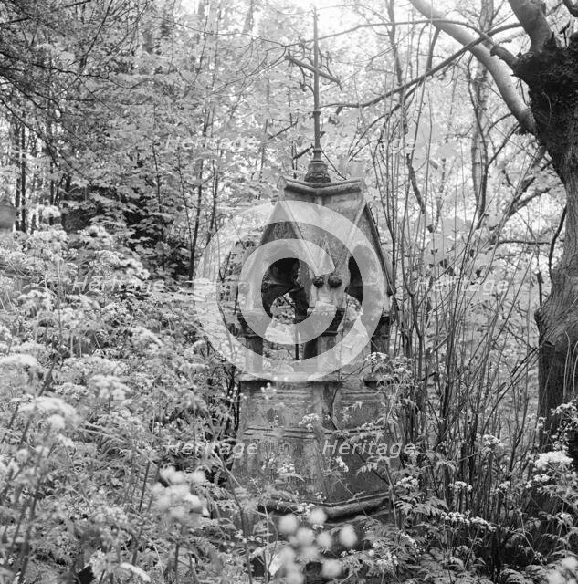 Highgate Cemetery, Swains Lane, Highgate, Camden, London, 1978-80.  Creator: John Gay.