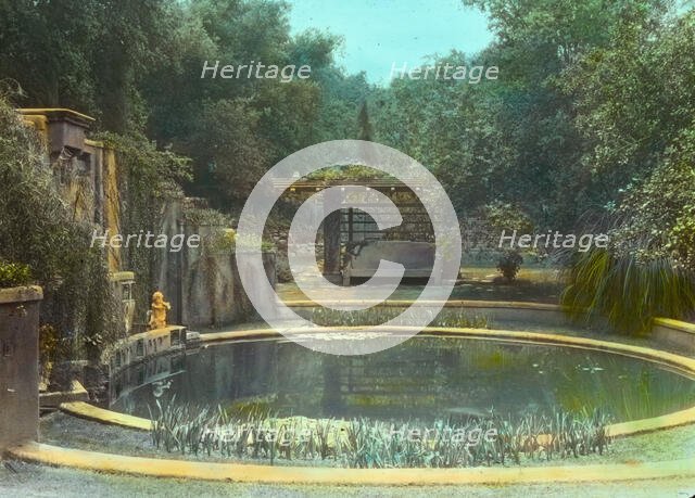 "Il Paradiso," Mrs. Dudley Peter Allen house, 1188 Hillcrest Avenue, Oak Knoll, Pasadena, CA, 1917. Creator: Frances Benjamin Johnston.