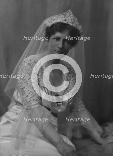 Talcott, J.F., Mrs., portrait photograph, 1917 May 9. Creator: Arnold Genthe.