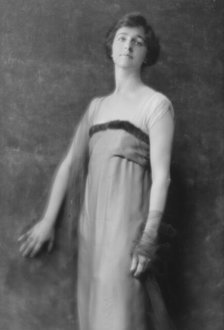 Schaffer, Edward, Mrs., portrait photograph, 1915. Creator: Arnold Genthe.