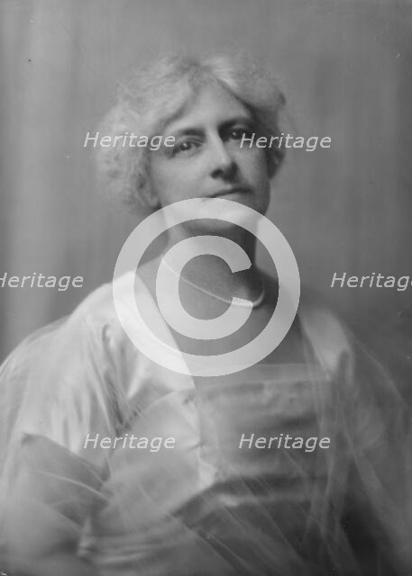 Clemons, Miss, portrait photograph, 1917 June 21. Creator: Arnold Genthe.