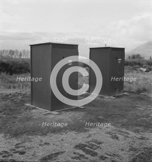 Twenty-four portable toilets, mobile camp (FSA)..., Merrill, Klamath County, Oregon, 1939. Creator: Dorothea Lange.