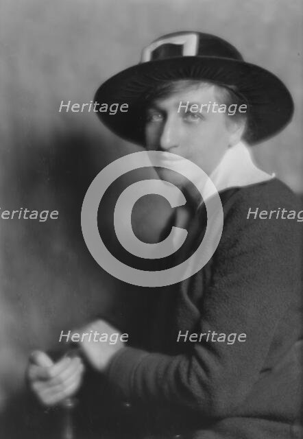 Pollock, W., Miss, portrait photograph, 1914 Nov. 16. Creator: Arnold Genthe.