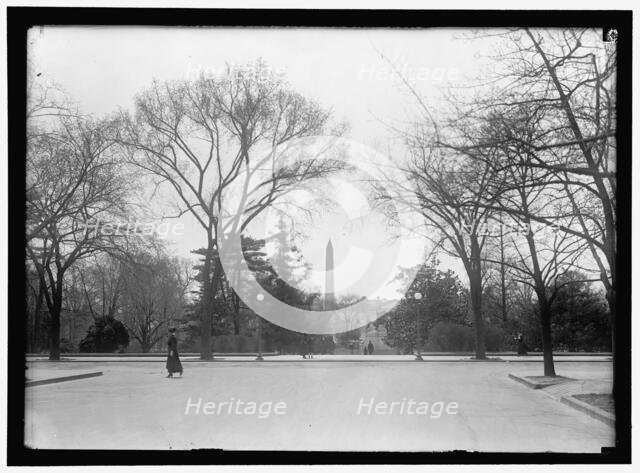 Washington Monument, between 1910 and 1917. Creator: Harris & Ewing.