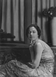 Gillican, Lucile, Miss, portrait photograph, 1915. Creator: Arnold Genthe.