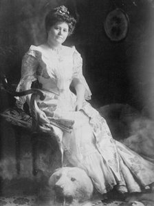 Mrs. Chas. W. Fairbanks seated holding fan, 1910. Creator: Bain News Service.