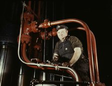Maintenance mechanic in largest coal press..., Combustion Engineering Co., Chattanooga, Tenn., 1942. Creator: Alfred T Palmer.