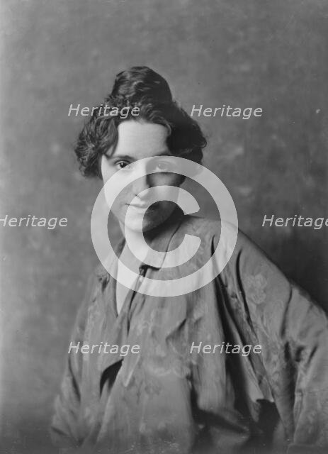 Miss Schellig, portrait photograph, 1919 Aug. 11. Creator: Arnold Genthe.