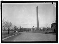 Washington Monument Grounds, between 1909 and 1914. Creator: Harris & Ewing.