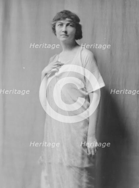 Coburn, C., Mrs., portrait photograph, 1915. Creator: Arnold Genthe.