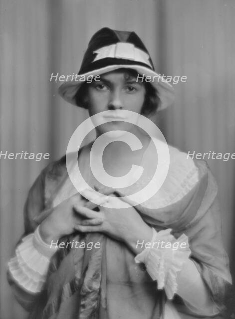 Nesbit, Cathleen, Miss, portrait photograph, 1916. Creator: Arnold Genthe.