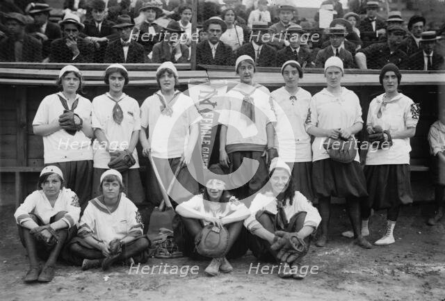 New York Female Giants (baseball), 1913. Creator: Bain News Service.