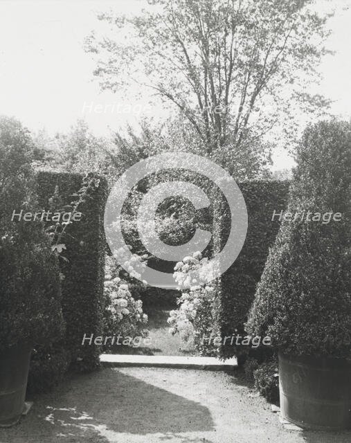 "Maudesleigh," Frederick Strong Moseley house, Newburyport, Massachusetts, 1920. Creator: Frances Benjamin Johnston.