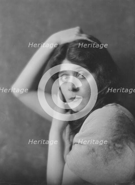 Bara, Theda, Miss, portrait photograph, 1916 Nov. 11. Creator: Arnold Genthe.