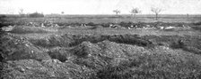 'Dans la Bataille; Tranchee de repli occupee par des reserves d'infanterie', 1918. Creator: Unknown.
