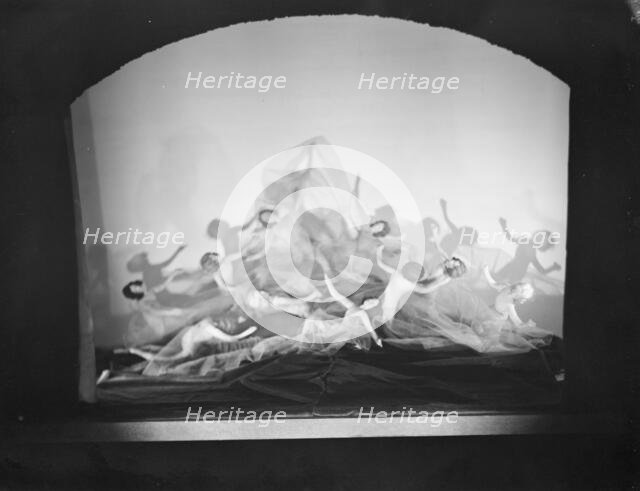 Strauss, Sarah Mildred, and pupils, 1941 Creator: Arnold Genthe.