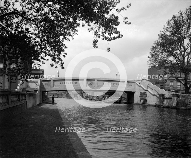 A footbridge over the Grand Union Canal at Formosa Street, Paddington, London, 1914. Artist: Bedford Lemere and Company
