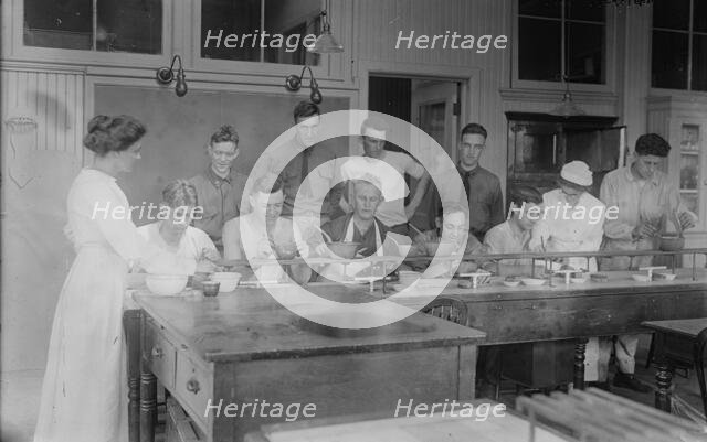 Cooking class, Pratt Institute, Miss Hanks [i.e. Hannko], Miss Kierstead, 13 Aug 1917. Creator: Bain News Service.