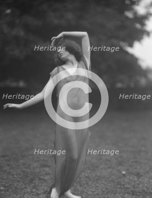 Desha, 1921 Creator: Arnold Genthe.