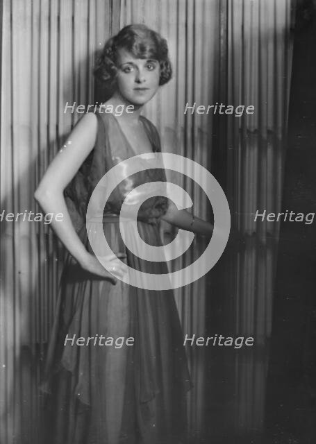 Mannes, Ethel, Miss, portrait photograph, not before 1915. Creator: Arnold Genthe.