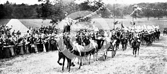 The Royal Review...in Worsley Park:...the arrival of the King and Queen..., 1909. Creator: Topical Press Agency.