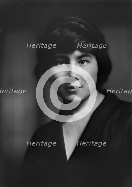 Miss Tama Onuki, portrait photograph, 1919 Sept. 26. Creator: Arnold Genthe.