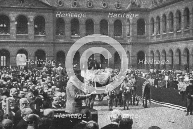 'Deux grands morts; Aux Invalides, le I juin 1916: le discours du ministre de la..., 1916 (1924) Creator: Unknown.