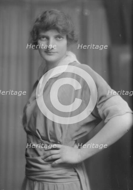 Joy, Marjorie, Miss, portrait photograph, 1915 May 26. Creator: Arnold Genthe.