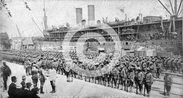 'Les Premiers Contingents Americains en France; Au fur et a mesure de la mise a terre, les..., 1917. Creator: Unknown.