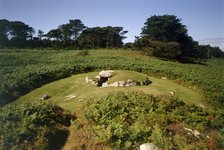 Innisidgen Burial Chamber, St Mary's, Isles of Scilly, Cornwall, 2010. Creator: Historic England Staff Photographer.